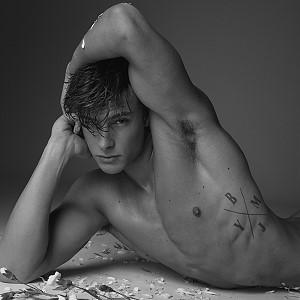 Justin Petzschke model naked